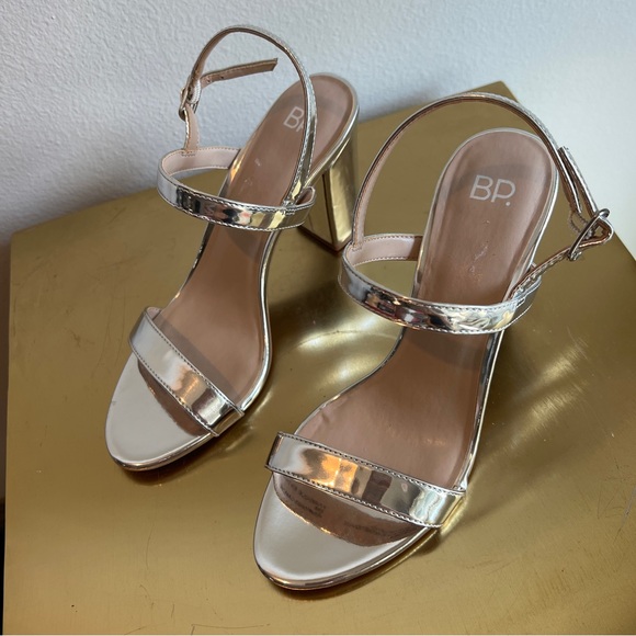 Nordstrom Silver Metallic Block Heel Sandals - Picture 4 of 7